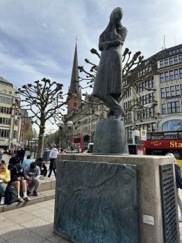 Heinrich Heine (1797-1856) (Statue) (Hamburg)